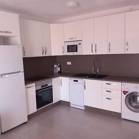 Victoria Court 2- Lovely Apartment 25 อาโรนา ภายนอก รูปภาพ