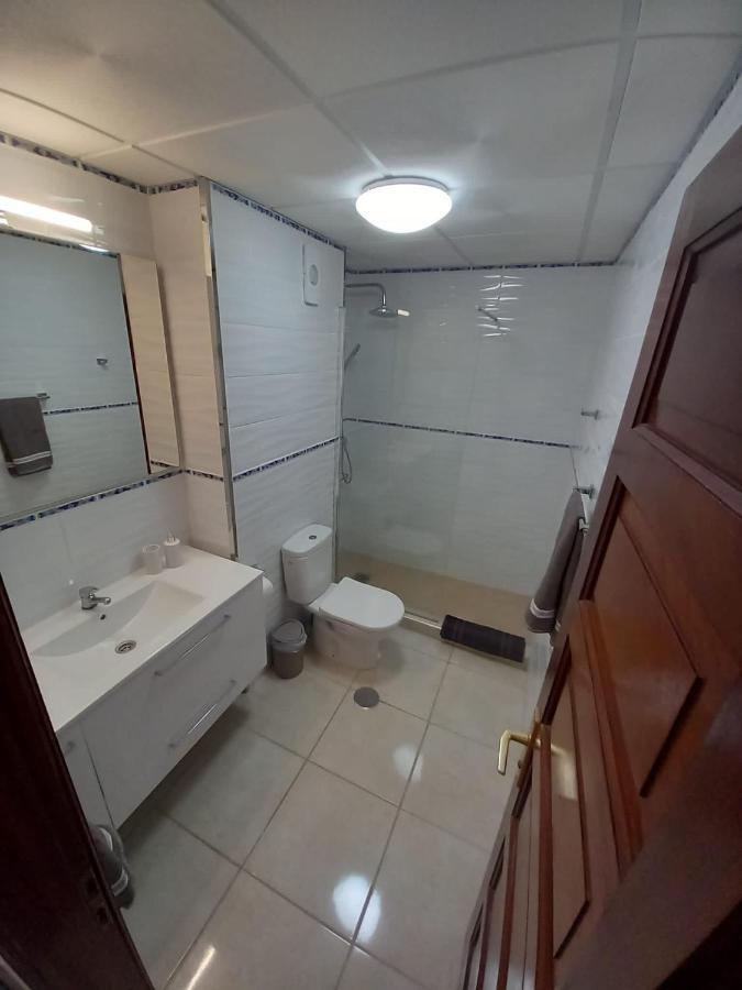 Victoria Court 2- Lovely Apartment 25 อาโรนา ภายนอก รูปภาพ