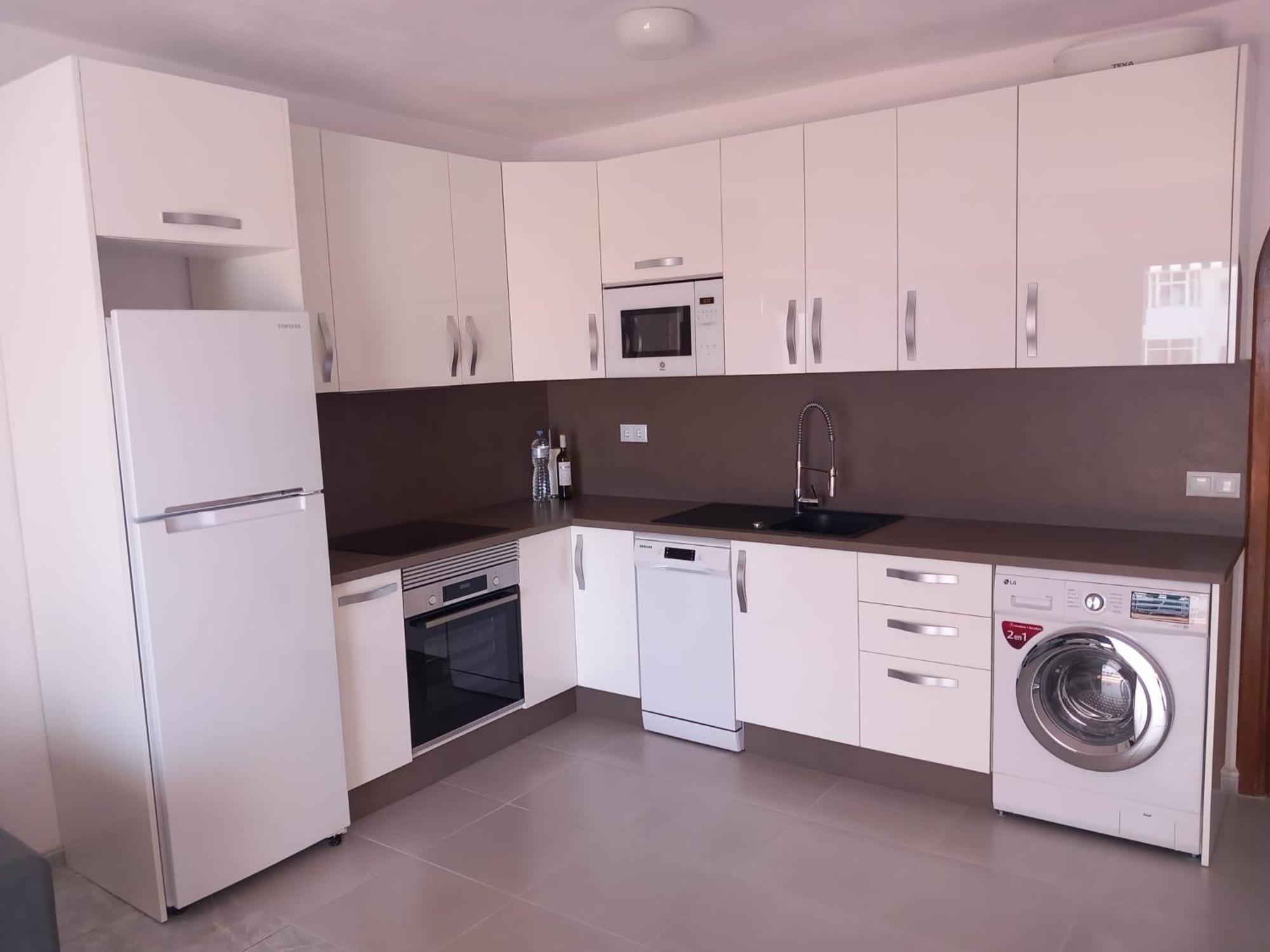 Victoria Court 2- Lovely Apartment 25 อาโรนา ภายนอก รูปภาพ